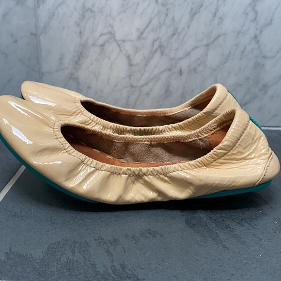 ✨Tieks Biscotti Patent Sz 7✨ - Picture 5 of 12